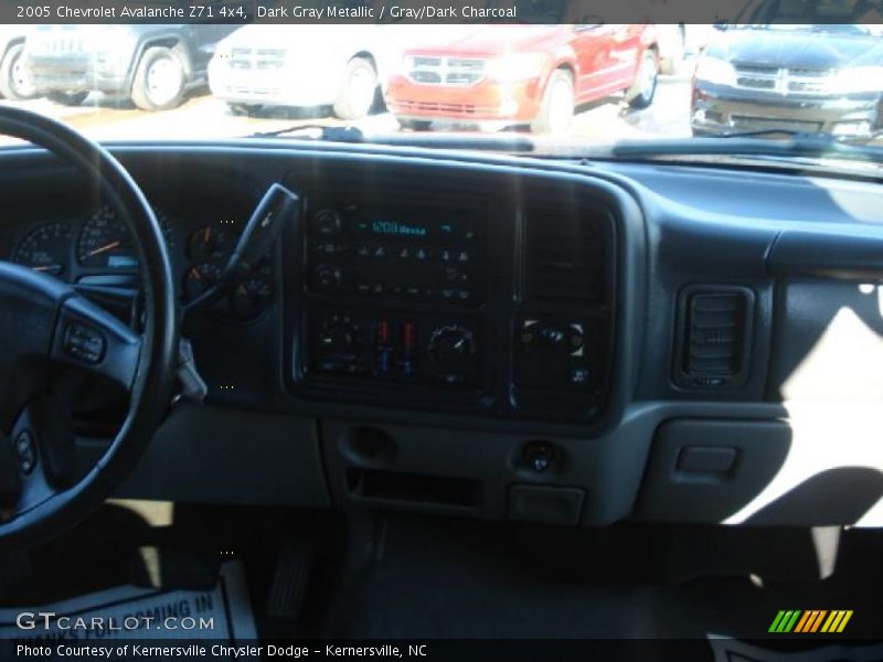 Dark Gray Metallic / Gray/Dark Charcoal 2005 Chevrolet Avalanche Z71 4x4