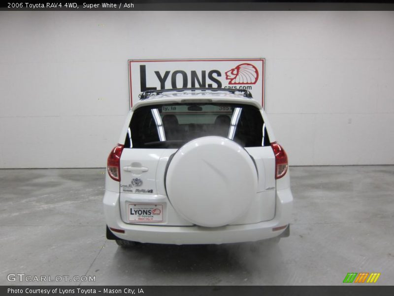 Super White / Ash 2006 Toyota RAV4 4WD