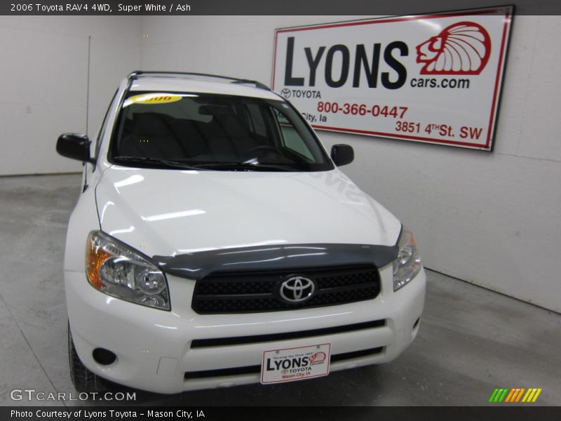 Super White / Ash 2006 Toyota RAV4 4WD