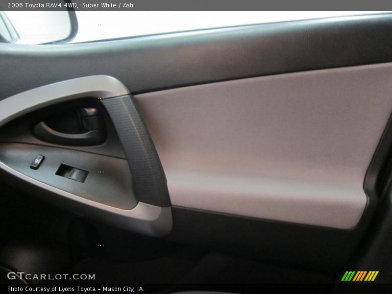 Super White / Ash 2006 Toyota RAV4 4WD