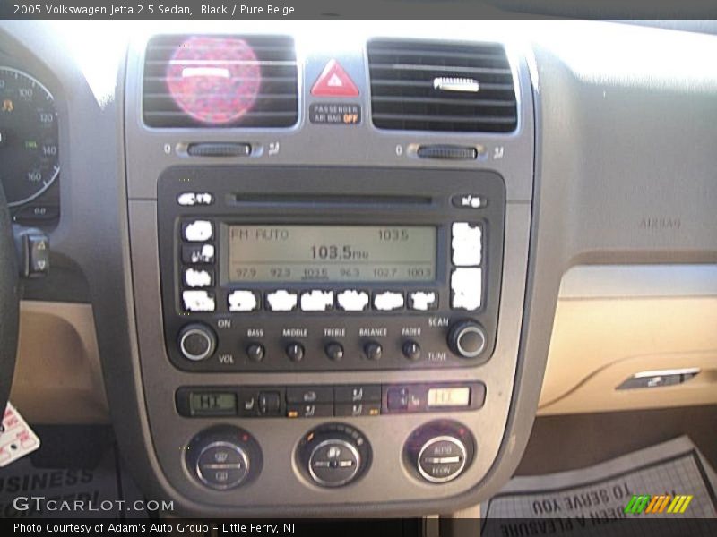 Black / Pure Beige 2005 Volkswagen Jetta 2.5 Sedan