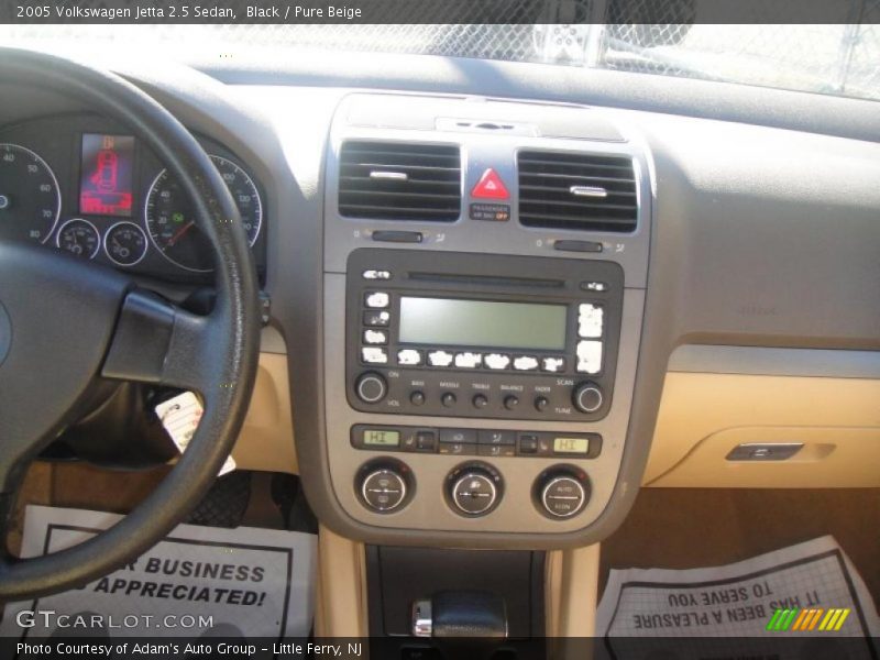 Black / Pure Beige 2005 Volkswagen Jetta 2.5 Sedan