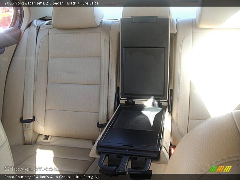 Black / Pure Beige 2005 Volkswagen Jetta 2.5 Sedan