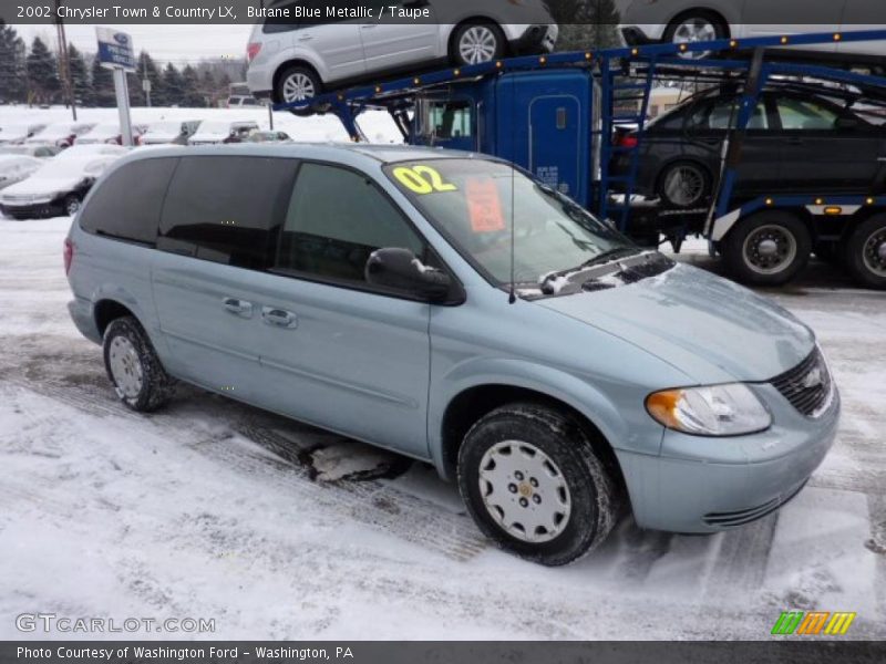 Front 3/4 View of 2002 Town & Country LX