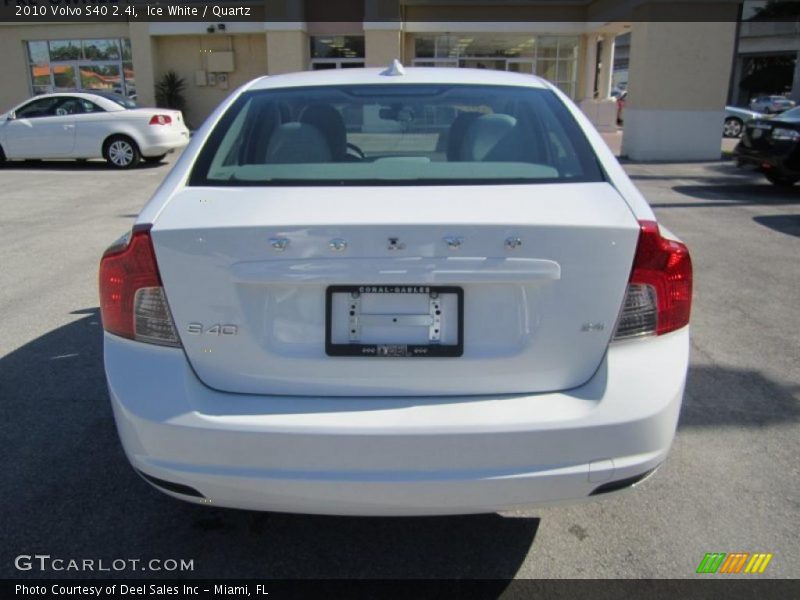 Ice White / Quartz 2010 Volvo S40 2.4i