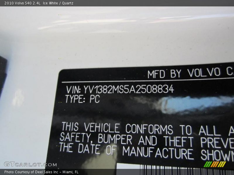 Ice White / Quartz 2010 Volvo S40 2.4i