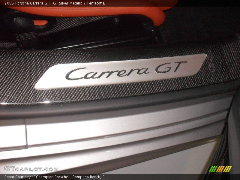  2005 Carrera GT  Logo