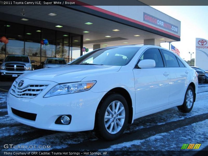 Super White / Bisque 2011 Toyota Camry XLE