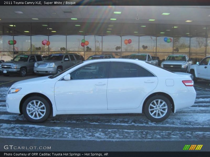 Super White / Bisque 2011 Toyota Camry XLE