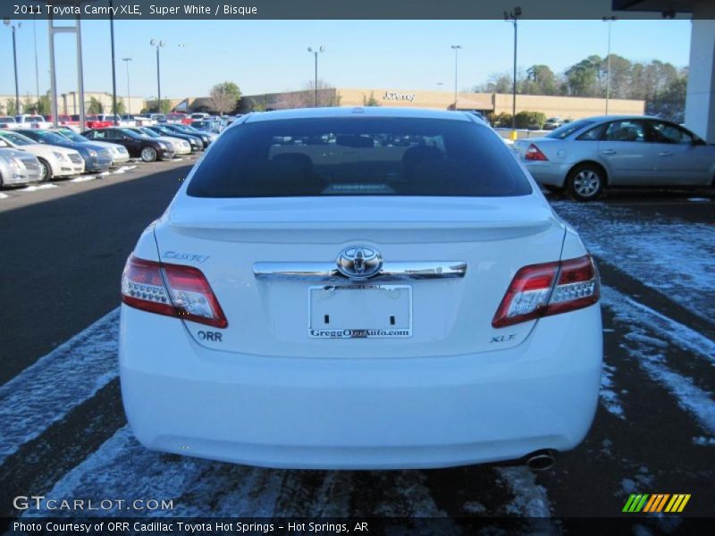 Super White / Bisque 2011 Toyota Camry XLE