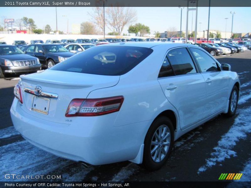 Super White / Bisque 2011 Toyota Camry XLE