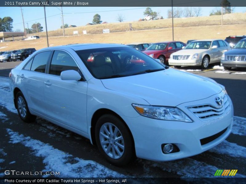 Super White / Bisque 2011 Toyota Camry XLE