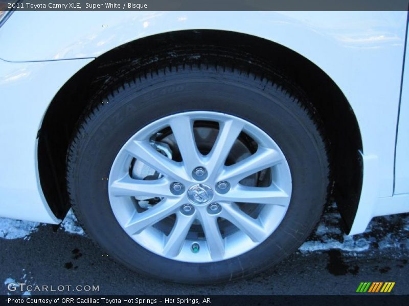 Super White / Bisque 2011 Toyota Camry XLE