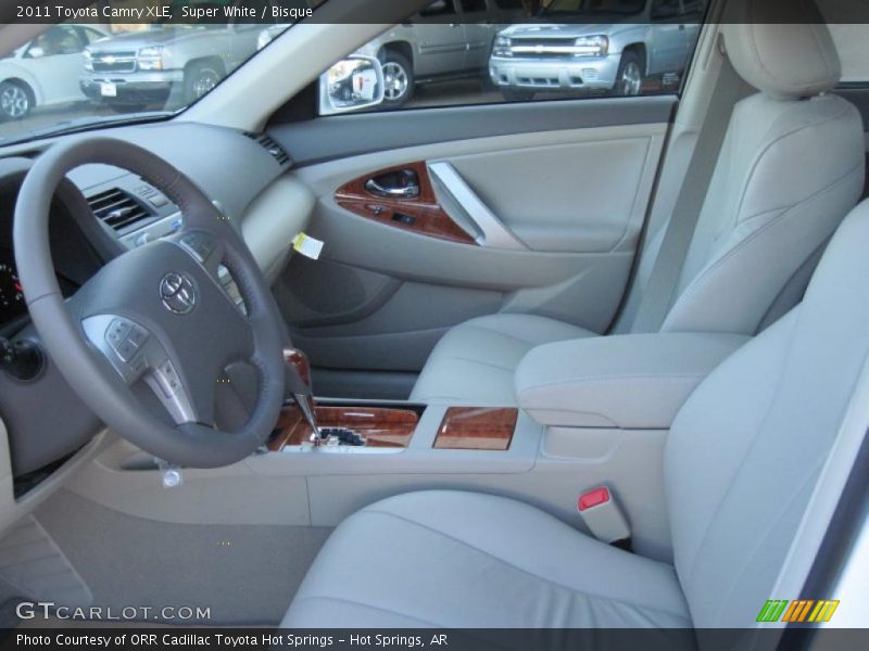 Super White / Bisque 2011 Toyota Camry XLE