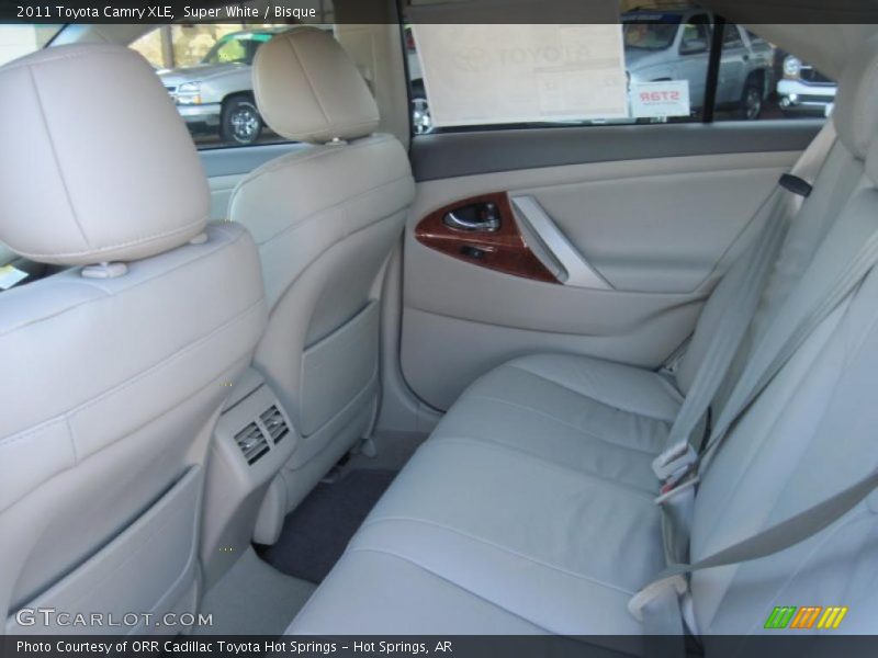 Super White / Bisque 2011 Toyota Camry XLE