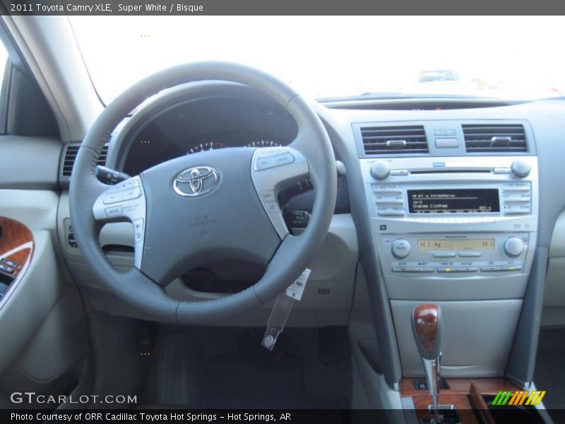 Super White / Bisque 2011 Toyota Camry XLE