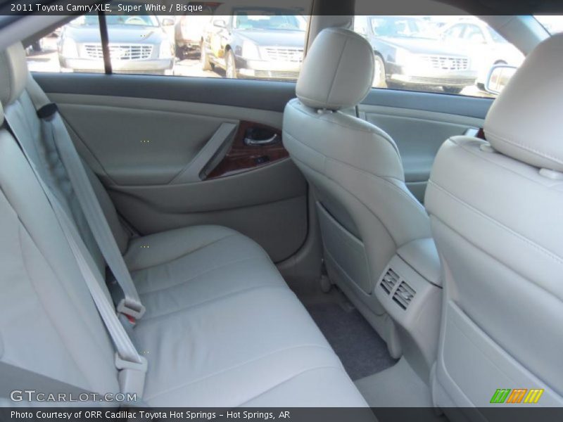 Super White / Bisque 2011 Toyota Camry XLE
