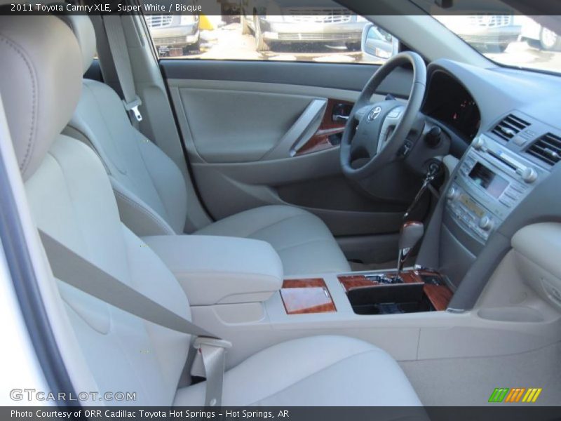 Super White / Bisque 2011 Toyota Camry XLE