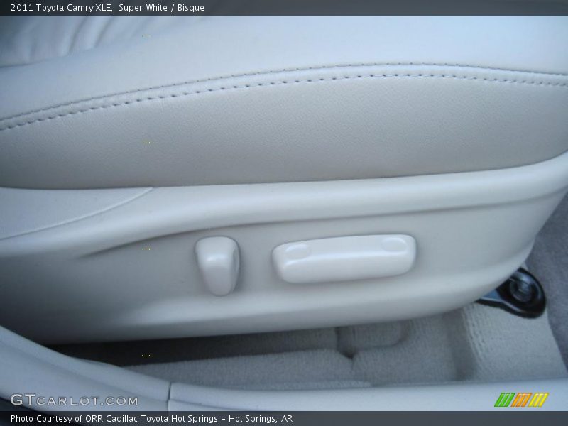 Super White / Bisque 2011 Toyota Camry XLE