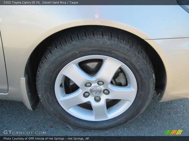 Desert Sand Mica / Taupe 2002 Toyota Camry SE V6