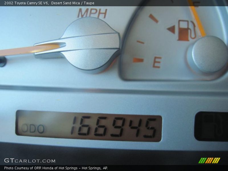 Desert Sand Mica / Taupe 2002 Toyota Camry SE V6