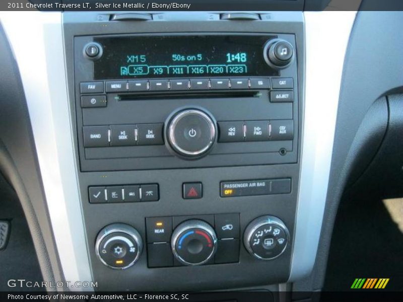 Silver Ice Metallic / Ebony/Ebony 2011 Chevrolet Traverse LT