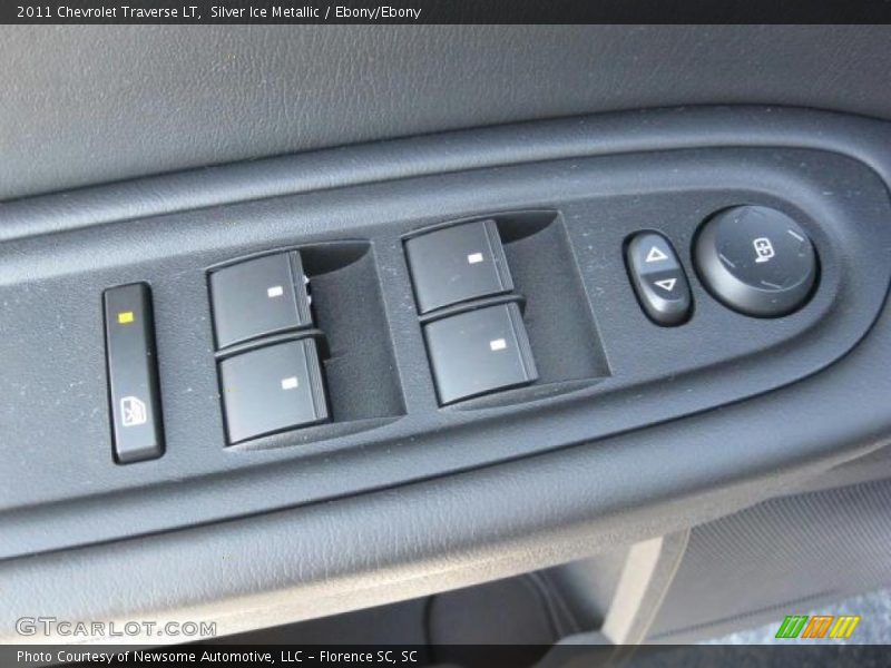 Silver Ice Metallic / Ebony/Ebony 2011 Chevrolet Traverse LT