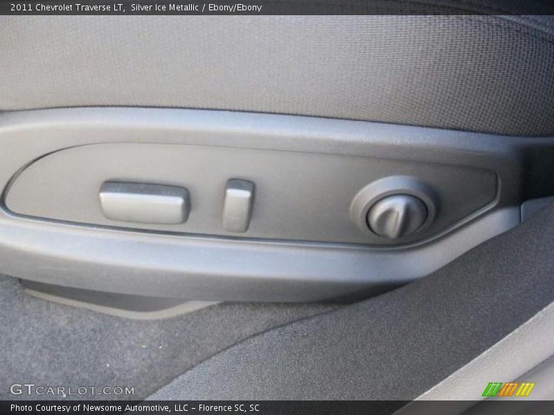 Silver Ice Metallic / Ebony/Ebony 2011 Chevrolet Traverse LT