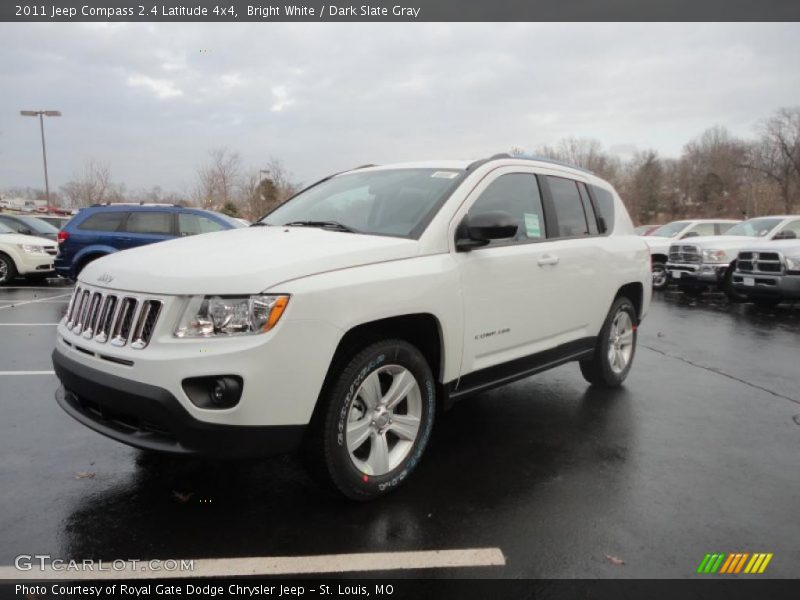 Front 3/4 View of 2011 Compass 2.4 Latitude 4x4