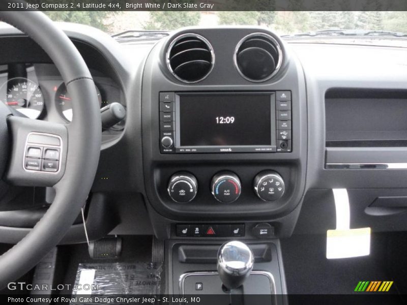 Controls of 2011 Compass 2.4 Latitude 4x4
