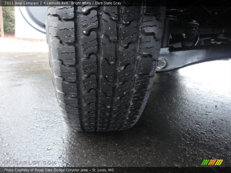 Bright White / Dark Slate Gray 2011 Jeep Compass 2.4 Latitude 4x4