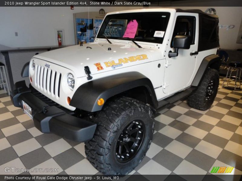 Front 3/4 View of 2010 Wrangler Sport Islander Edition 4x4
