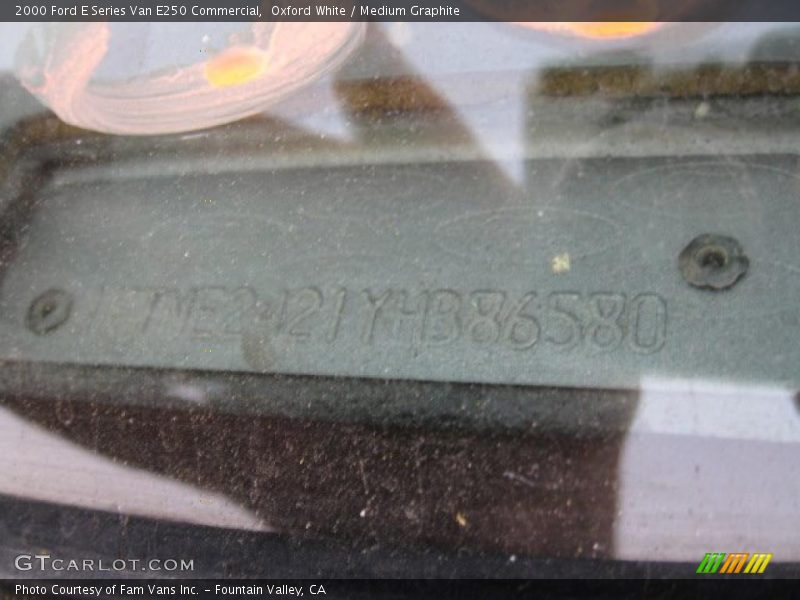 Oxford White / Medium Graphite 2000 Ford E Series Van E250 Commercial