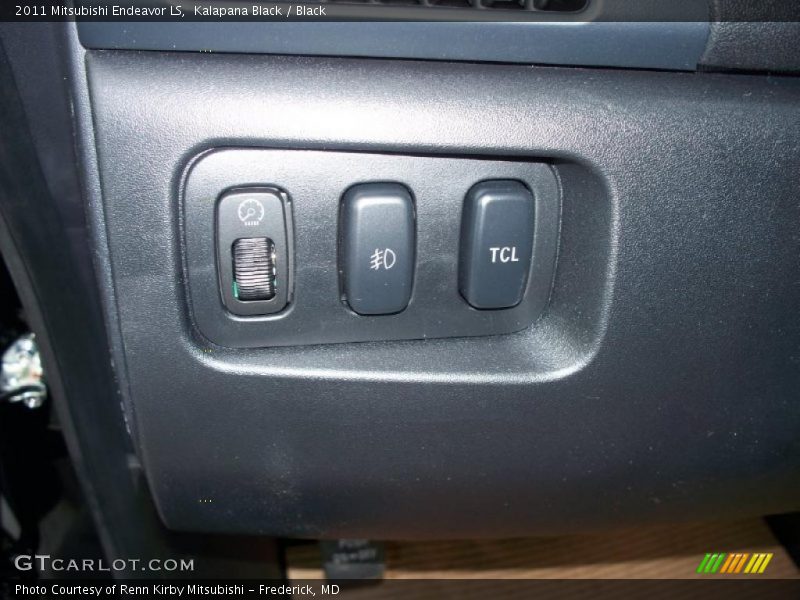 Kalapana Black / Black 2011 Mitsubishi Endeavor LS