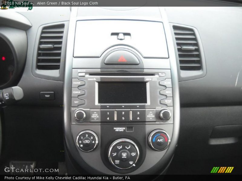 Alien Green / Black Soul Logo Cloth 2010 Kia Soul +