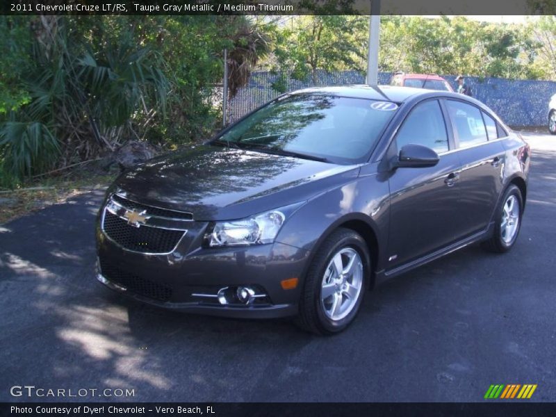 Front 3/4 View of 2011 Cruze LT/RS