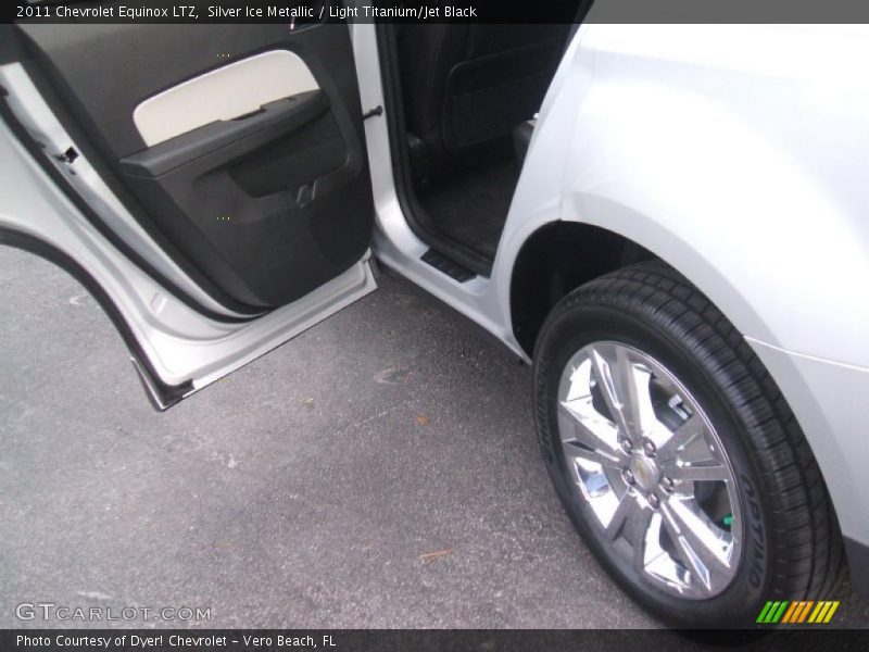 Silver Ice Metallic / Light Titanium/Jet Black 2011 Chevrolet Equinox LTZ