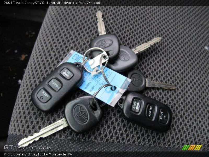 Lunar Mist Metallic / Dark Charcoal 2004 Toyota Camry SE V6