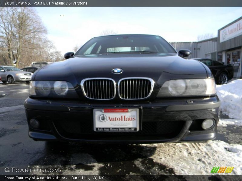 Avus Blue Metallic / Silverstone 2000 BMW M5