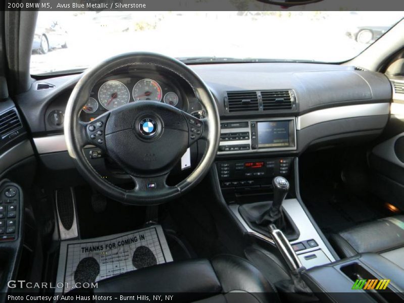 Dashboard of 2000 M5 