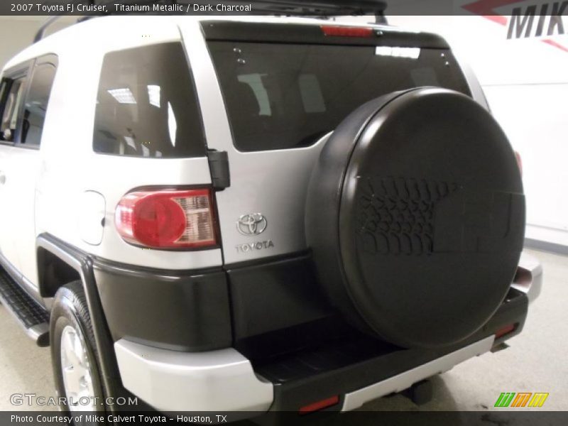 Titanium Metallic / Dark Charcoal 2007 Toyota FJ Cruiser