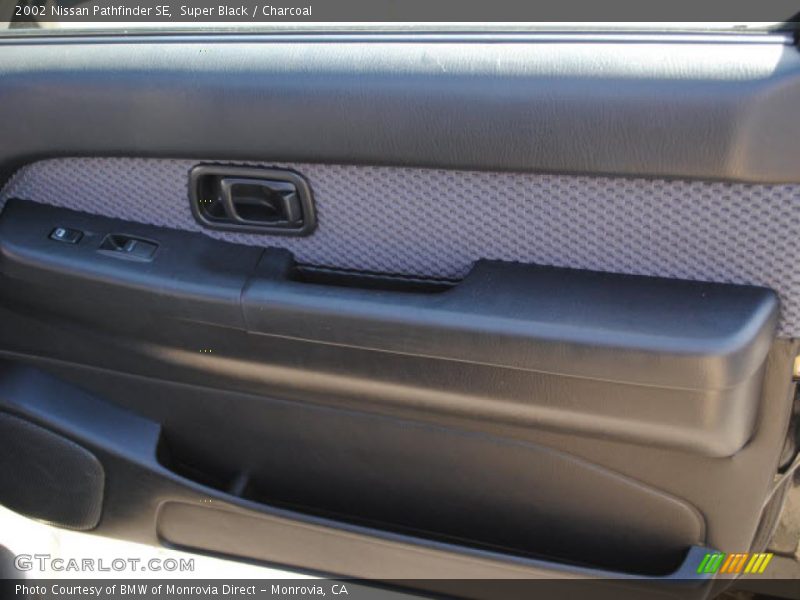 Super Black / Charcoal 2002 Nissan Pathfinder SE