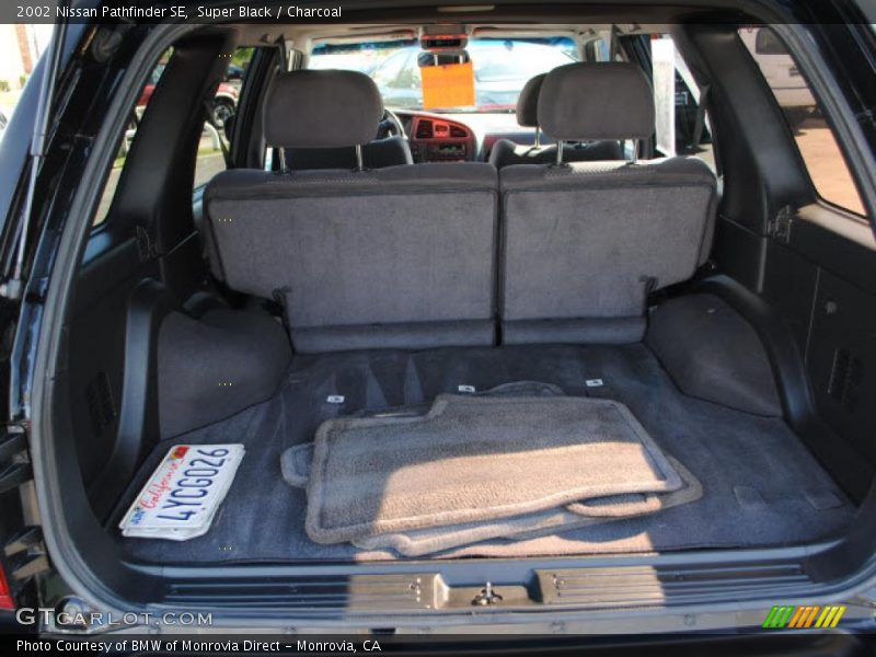 Super Black / Charcoal 2002 Nissan Pathfinder SE
