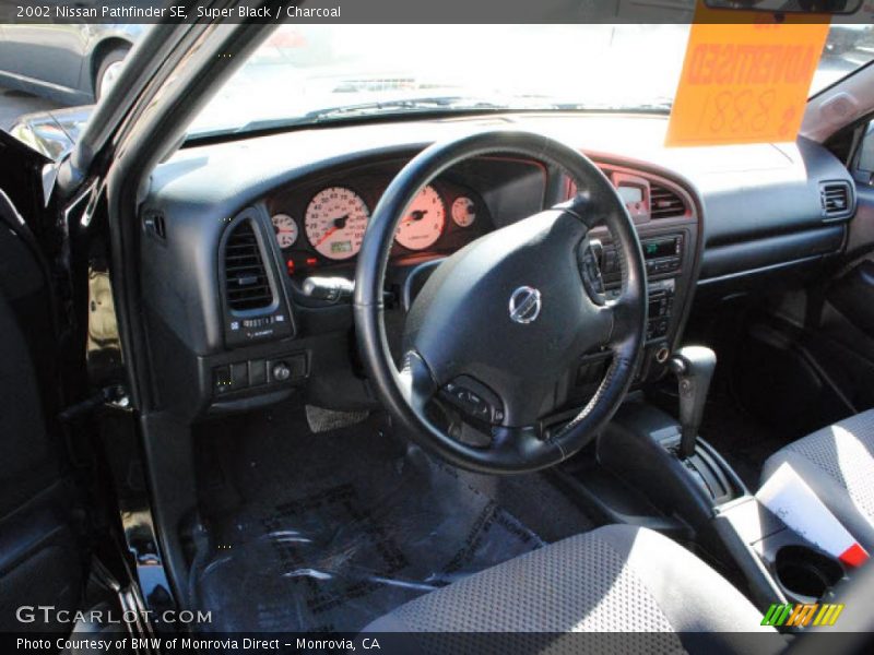 Super Black / Charcoal 2002 Nissan Pathfinder SE