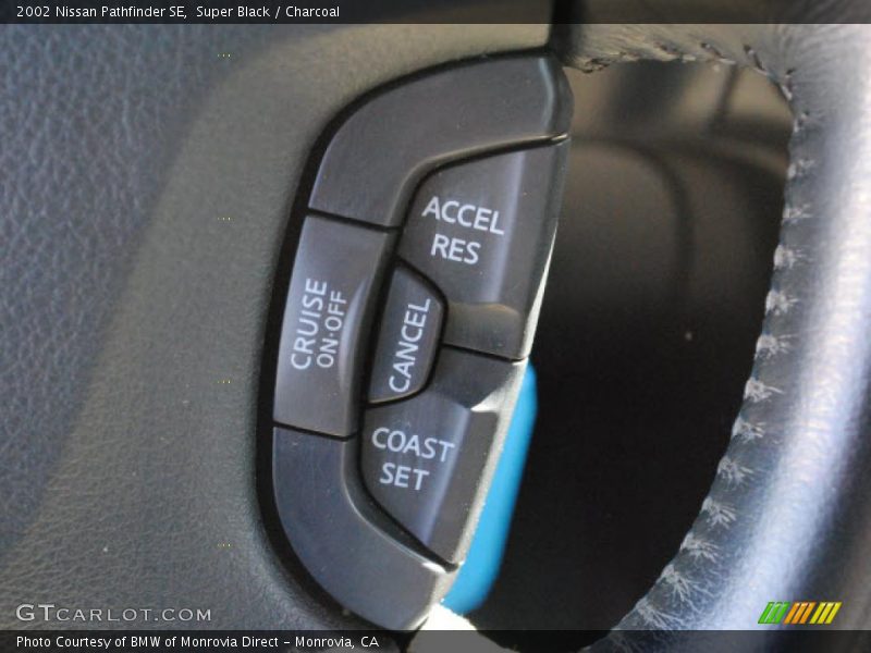Super Black / Charcoal 2002 Nissan Pathfinder SE