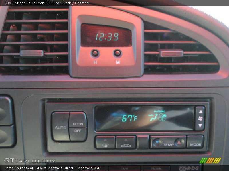 Super Black / Charcoal 2002 Nissan Pathfinder SE