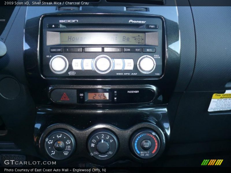Silver Streak Mica / Charcoal Gray 2009 Scion xD