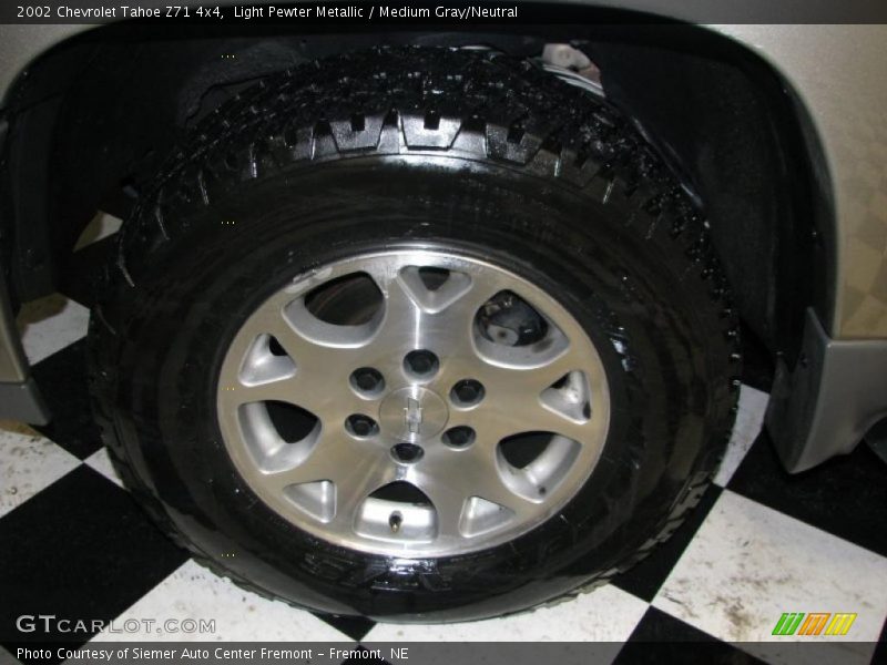 Light Pewter Metallic / Medium Gray/Neutral 2002 Chevrolet Tahoe Z71 4x4