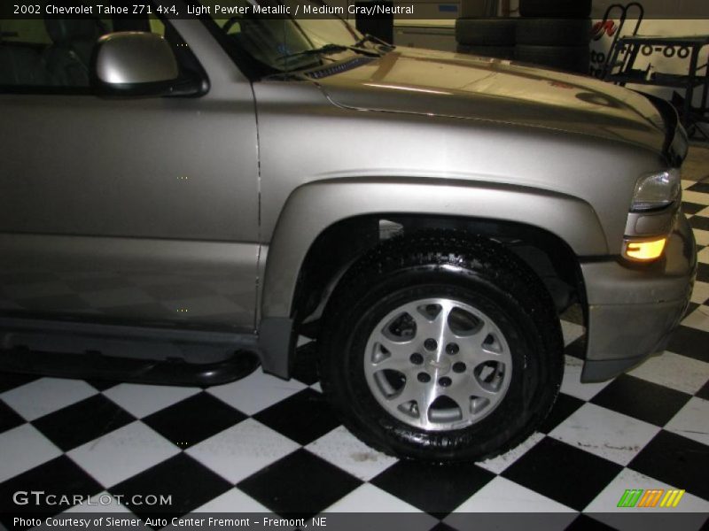 Light Pewter Metallic / Medium Gray/Neutral 2002 Chevrolet Tahoe Z71 4x4