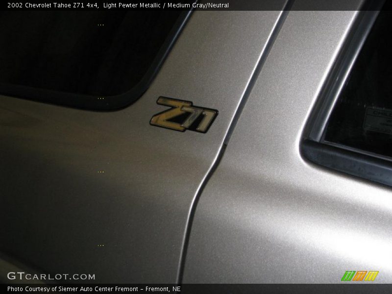 Light Pewter Metallic / Medium Gray/Neutral 2002 Chevrolet Tahoe Z71 4x4